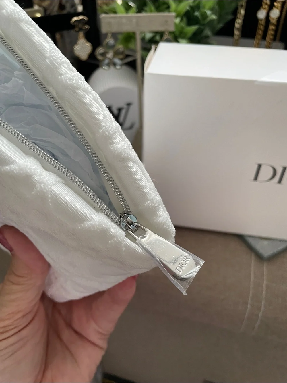✨Dior White Quilted Cosmetic Pouch with Silver Zip✨NEW IN BOX